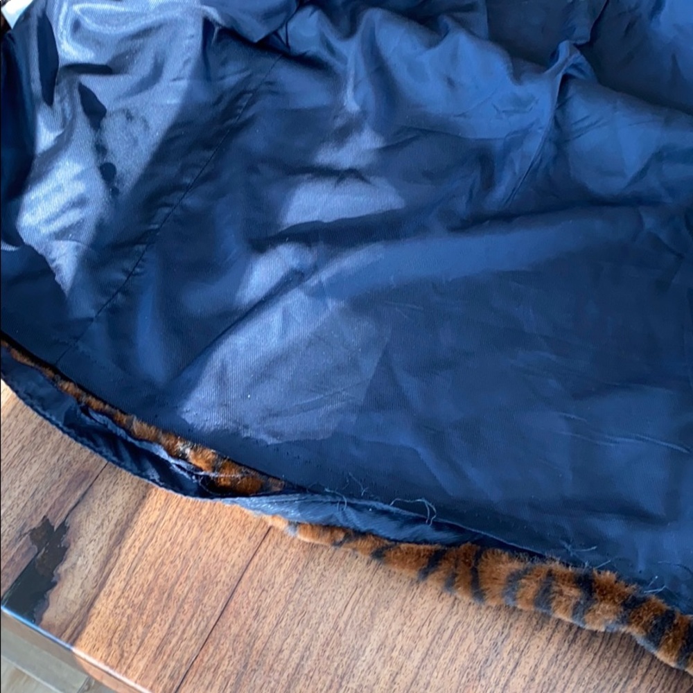 VINTAGE Oversized ZIGZAG Coat - Picture 15 of 16